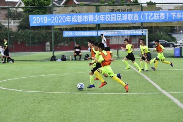 亚马尔模仿内马尔经典停球动作